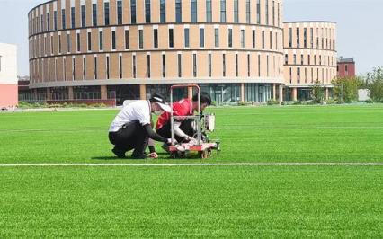 Quy trình thi c?ng san bóng c? nhan t?o ??t tiêu chu?n FIFA (Ph?n 2)